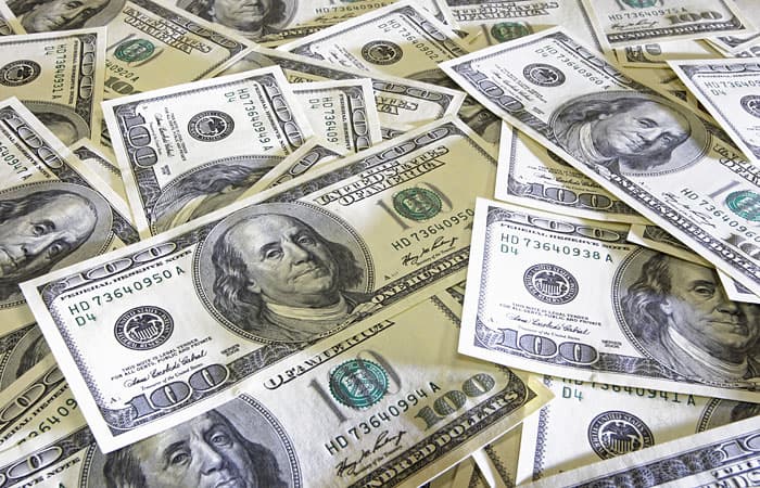 Nağd ABŞ dollarının alqı-satqısı 36,5% azalıb