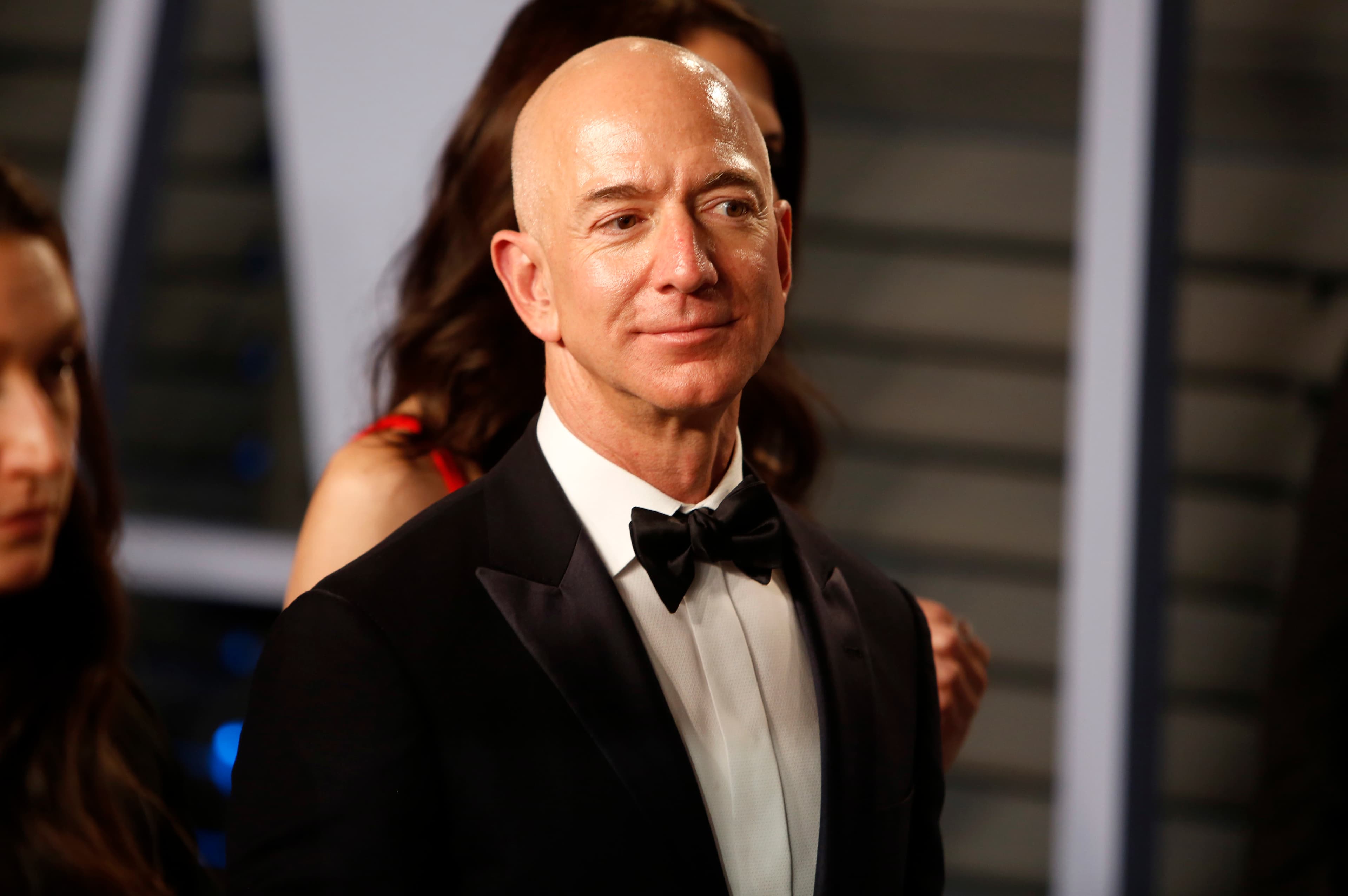 Bezos süni intellekt üçün on milyardlarla dollar cəlb edir