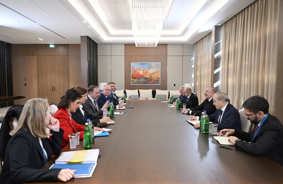 Prezident İlham Əliyev Avropa Komissiyasının enerji və mənzil siyasəti üzrə komissarını qəbul edib