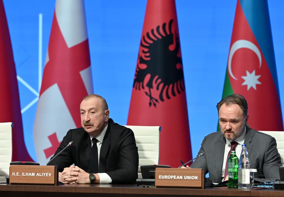 Prezident İlham Əliyev Cənub Qaz Dəhlizi Məşvərət Şurası çərçivəsində nazirlərin 12-ci və Yaşıl Enerji Məşvərət Şurası çərçivəsində nazirlərin 4-cü iclaslarında çıxış edib - Şəkil 13