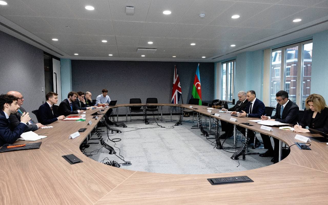 Azərbaycan və Böyük Britaniya nəqliyyat və aviasiya sahəsində əməkdaşlığı müzakirə edib - Şəkil 2