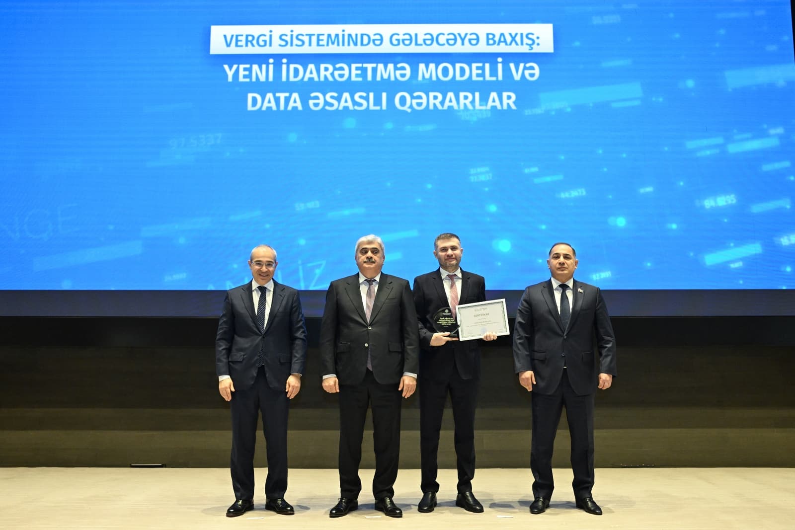Bank Respublika "Bank və sığorta sahəsi üzrə məşğulluğun inkişafına verdiyi töhfəyə görə" xüsusi mükafata layiq görülüb. - Şəkil 1