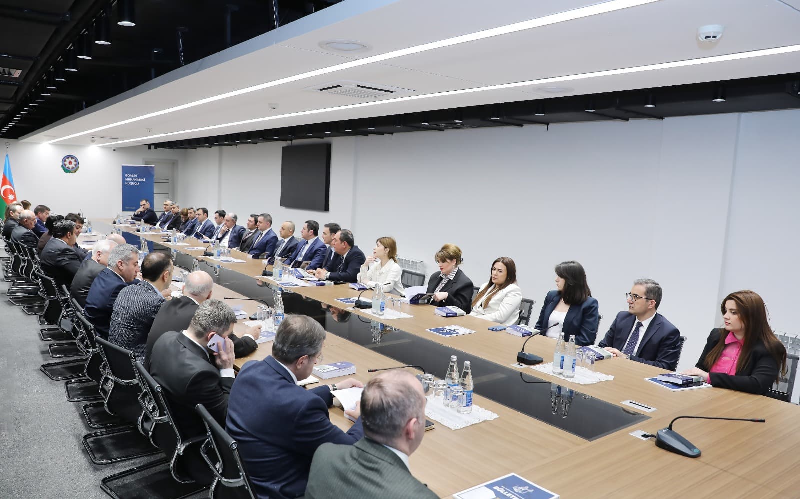 Hakimlər və alimlər "Ədalət mühakiməsi hüququ" vəsaitini təqdim ediblər