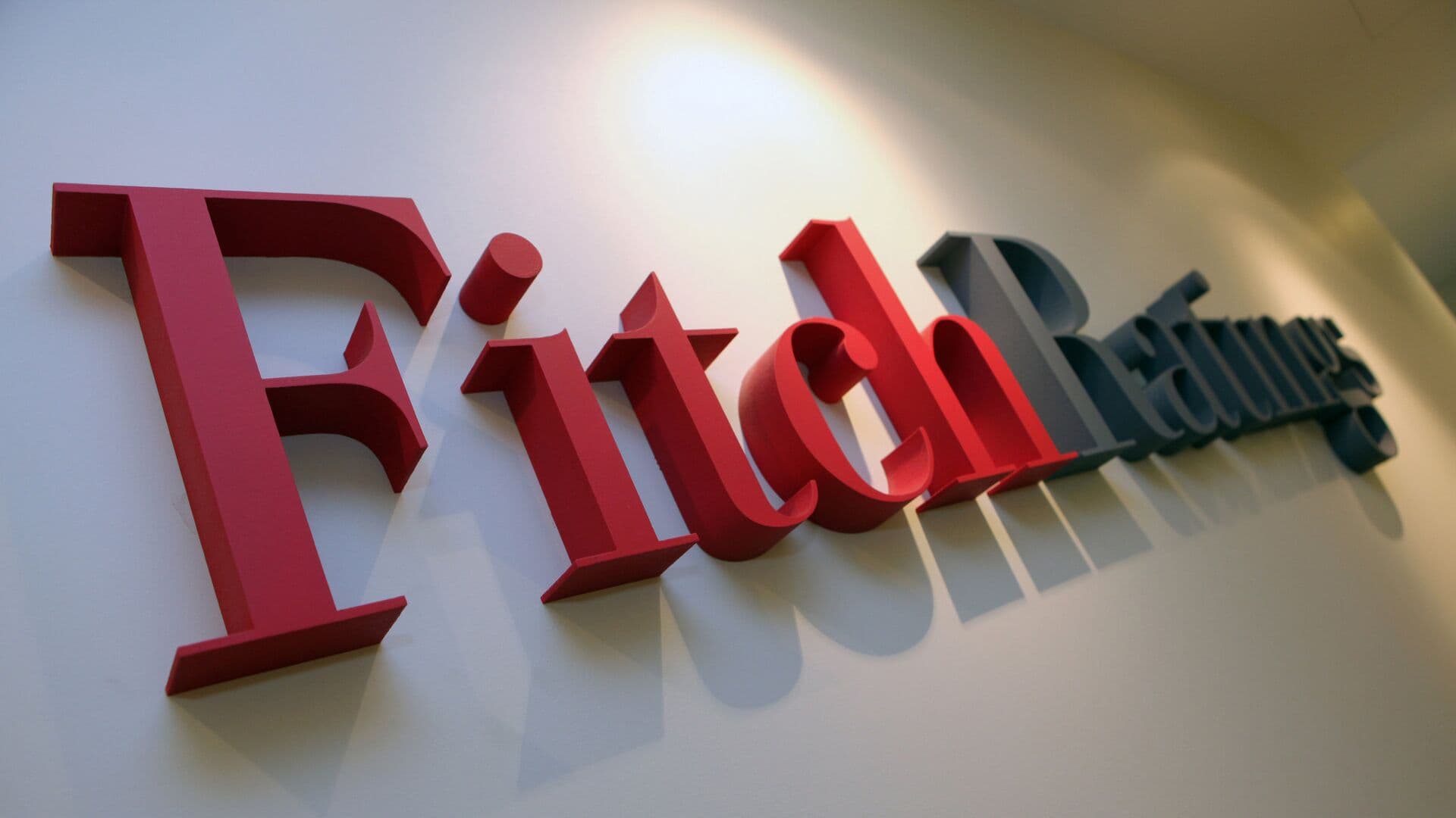 Fitch 2026-cı il üçün Brent neftinin qiymət proqnozunu $70-ə qaldırıb