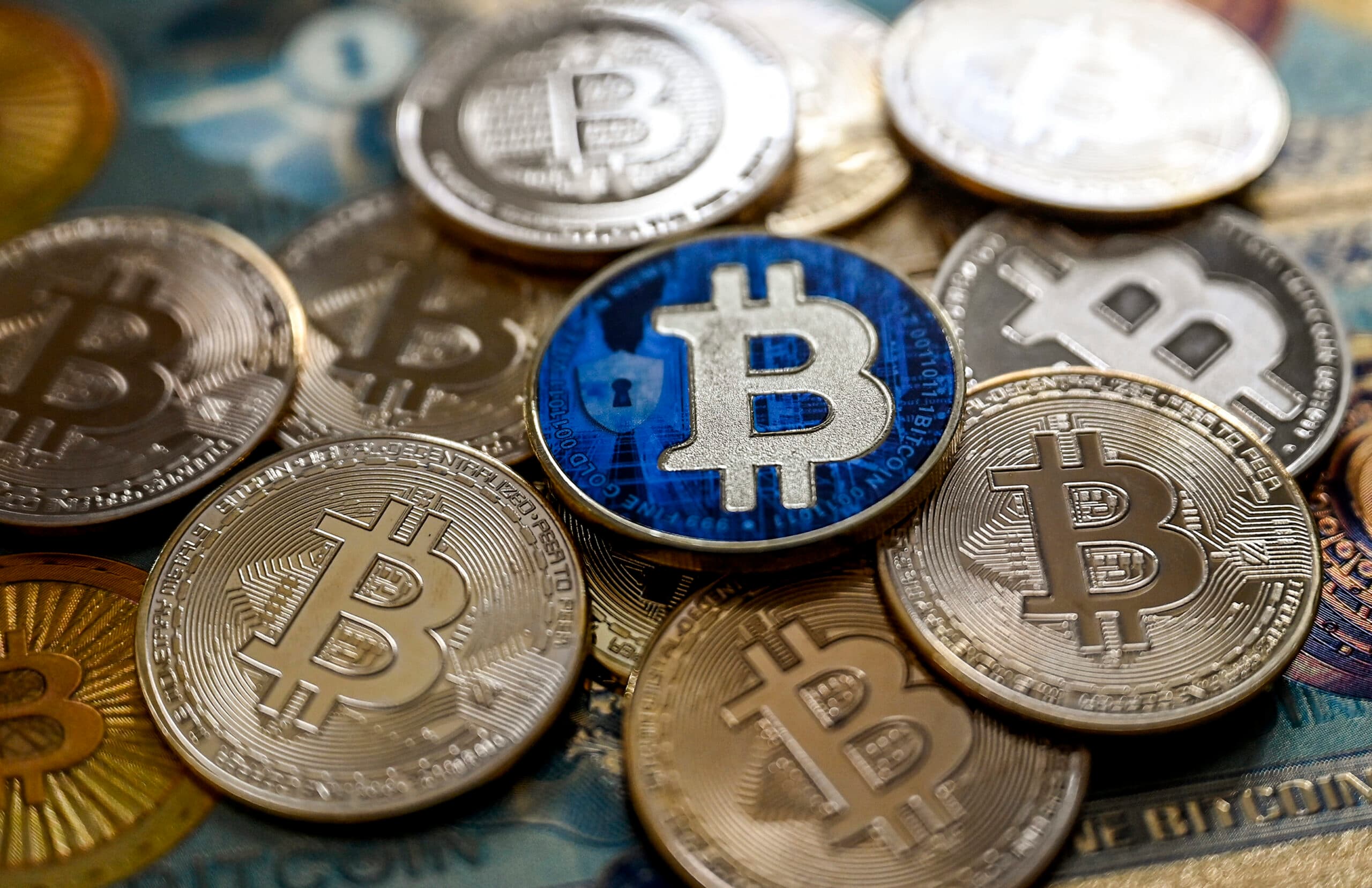 "Bitcoin"in qiyməti 71 min dolları ötüb