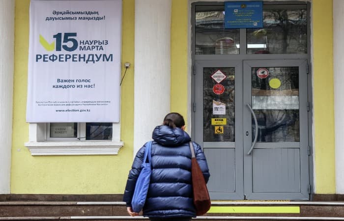 Qazaxıstanda yeni Konstitusiya üzrə referendumda səsvermə başlayıb
