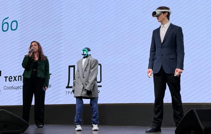 Rusiyada ilk dəfə VR ilə humanoid robot idarəsi təqdim edilib