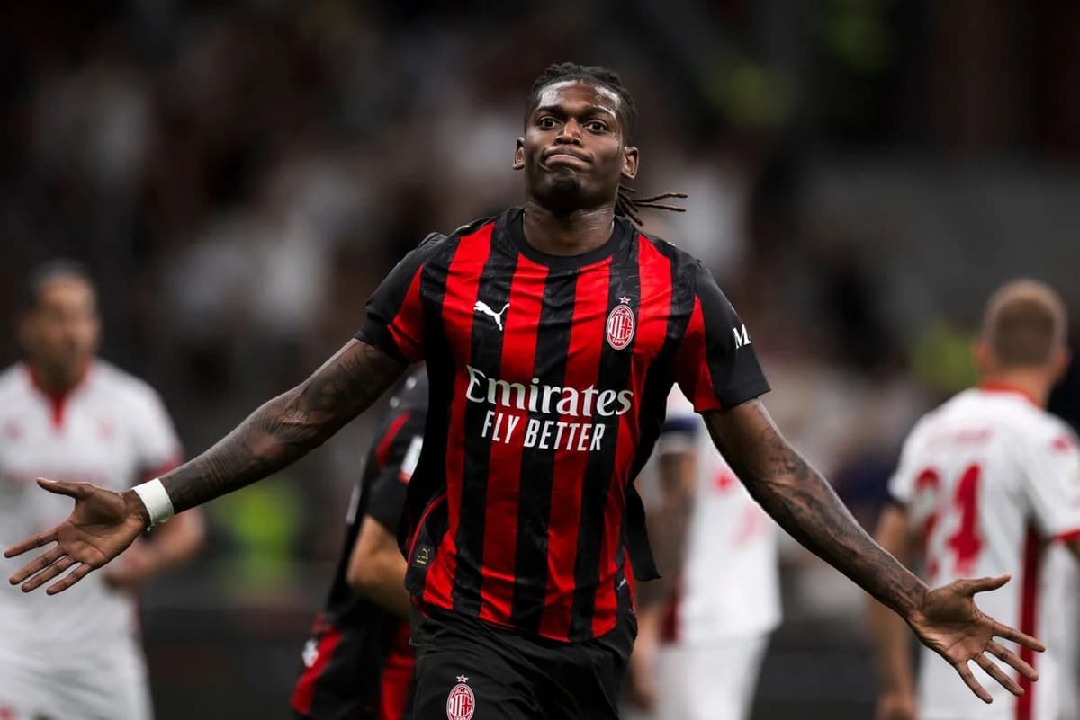 “Milan” futbolçu Rafael Leau-nu satmaq niyyətindədir