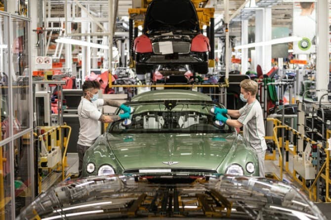 Bentley elektromobil strategiyasına yenidən baxdığı üçün işçi sayını azaldır