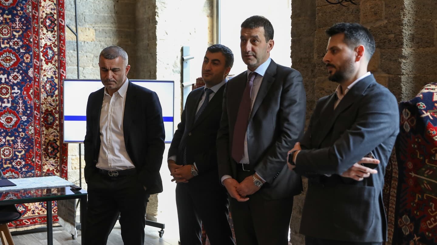 Qarabağ atlarını və milli ornamentləri əks etdirən yeni xalça dizaynları hazırlanacaq - Şəkil 1