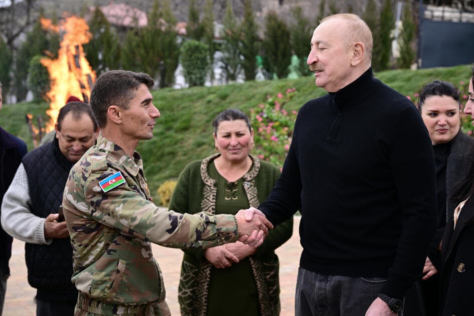Prezident İlham Əliyev və Birinci xanım Mehriban Əliyeva Xanoba kəndində bərpa işləri ilə tanış olublar - Şəkil 2