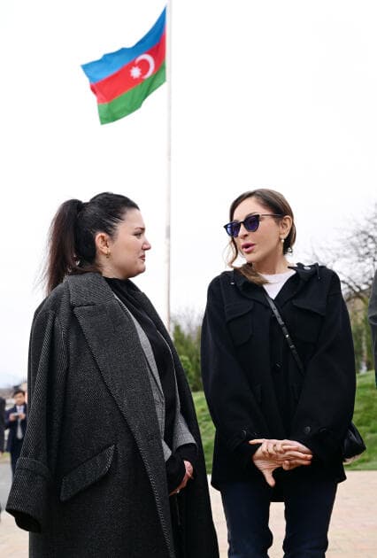 Prezident İlham Əliyev və Birinci xanım Mehriban Əliyeva Xanoba kəndində bərpa işləri ilə tanış olublar - Şəkil 4