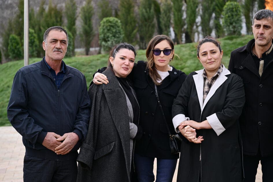Prezident İlham Əliyev və Birinci xanım Mehriban Əliyeva Xanoba kəndində bərpa işləri ilə tanış olublar - Şəkil 5