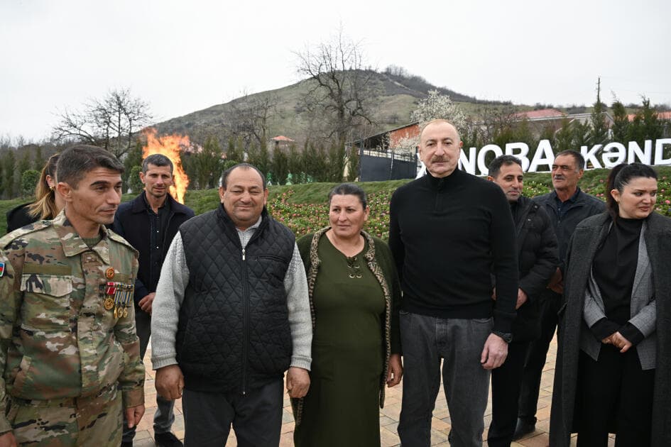 Prezident İlham Əliyev və Birinci xanım Mehriban Əliyeva Xanoba kəndində bərpa işləri ilə tanış olublar - Şəkil 11