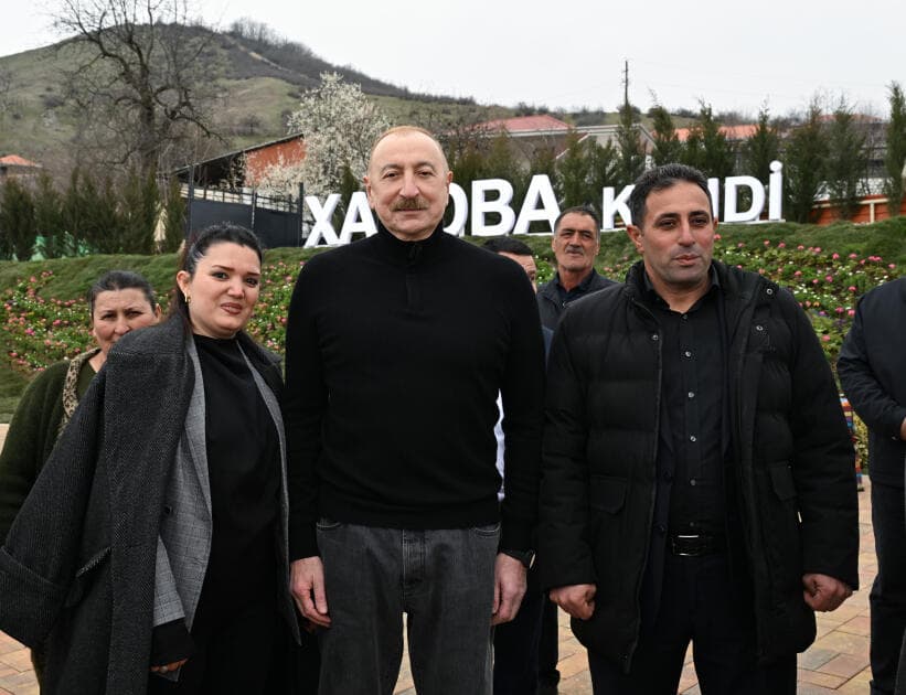 Prezident İlham Əliyev və Birinci xanım Mehriban Əliyeva Xanoba kəndində bərpa işləri ilə tanış olublar - Şəkil 12
