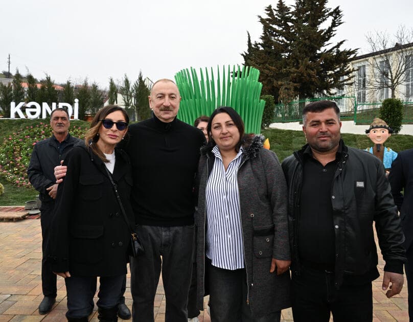Prezident İlham Əliyev və Birinci xanım Mehriban Əliyeva Xanoba kəndində bərpa işləri ilə tanış olublar - Şəkil 14