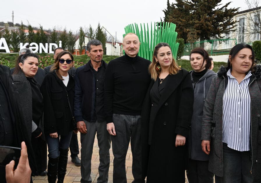 Prezident İlham Əliyev və Birinci xanım Mehriban Əliyeva Xanoba kəndində bərpa işləri ilə tanış olublar - Şəkil 15