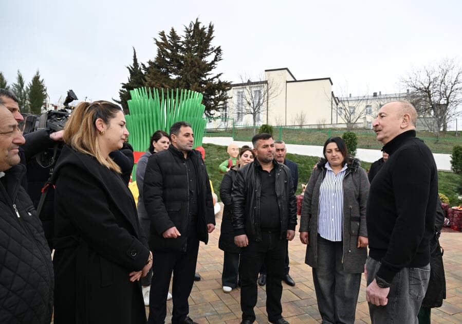 Prezident İlham Əliyev və Birinci xanım Mehriban Əliyeva Xanoba kəndində bərpa işləri ilə tanış olublar - Şəkil 18