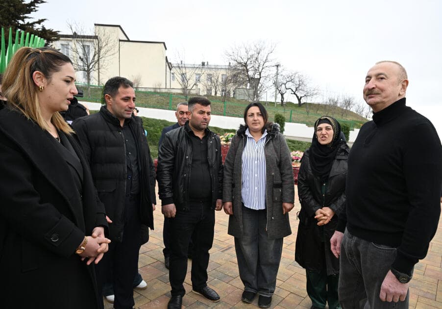 Prezident İlham Əliyev və Birinci xanım Mehriban Əliyeva Xanoba kəndində bərpa işləri ilə tanış olublar - Şəkil 19