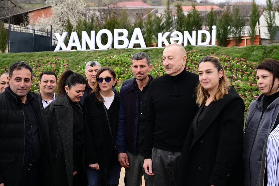Prezident İlham Əliyev və Birinci xanım Mehriban Əliyeva Xanoba kəndində bərpa işləri ilə tanış olublar - Şəkil 20