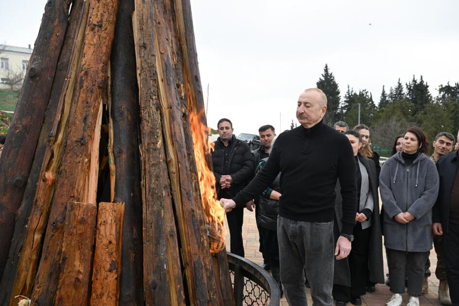 Prezident İlham Əliyev və Birinci xanım Mehriban Əliyeva Xanoba kəndində bərpa işləri ilə tanış olublar - Şəkil 24
