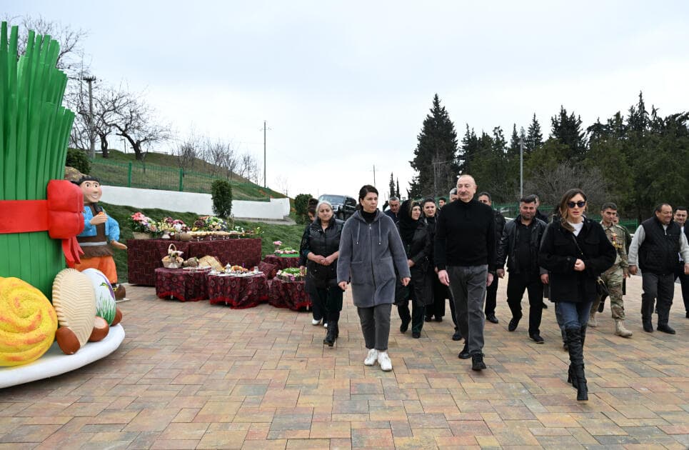 Prezident İlham Əliyev və Birinci xanım Mehriban Əliyeva Xanoba kəndində bərpa işləri ilə tanış olublar - Şəkil 25