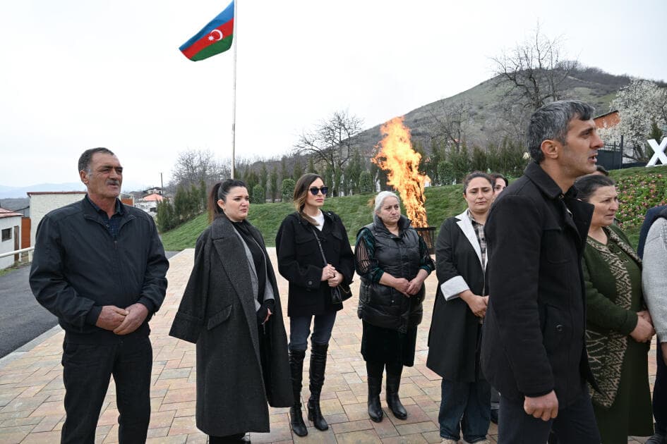 Prezident İlham Əliyev və Birinci xanım Mehriban Əliyeva Xanoba kəndində bərpa işləri ilə tanış olublar - Şəkil 27