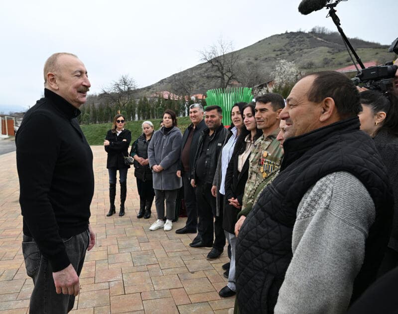 Prezident İlham Əliyev və Birinci xanım Mehriban Əliyeva Xanoba kəndində bərpa işləri ilə tanış olublar - Şəkil 30