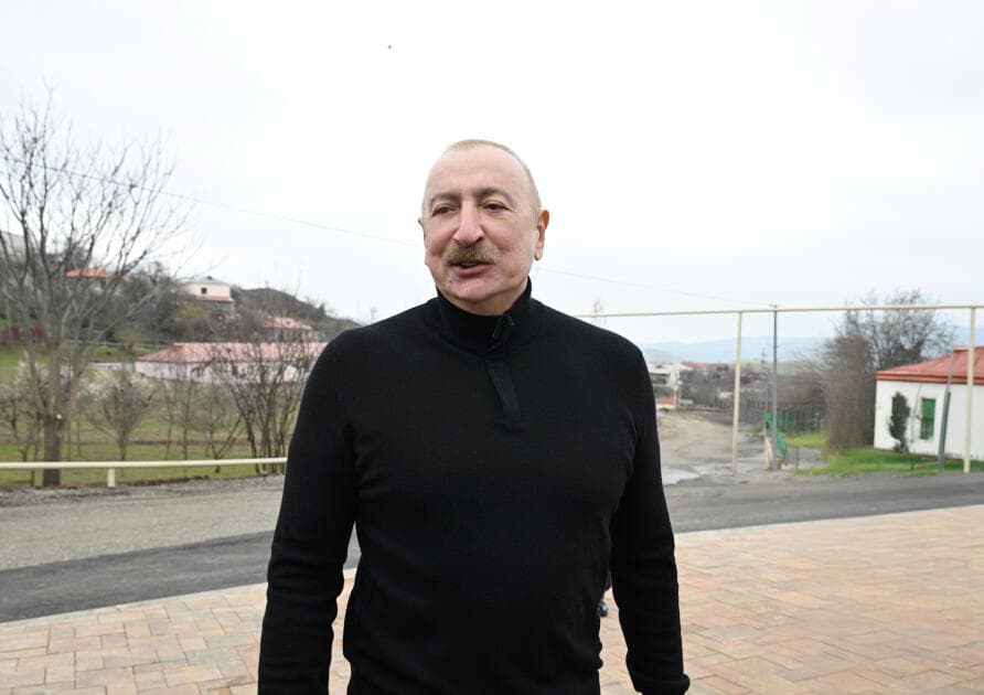 Prezident İlham Əliyev və Birinci xanım Mehriban Əliyeva Xanoba kəndində bərpa işləri ilə tanış olublar - Şəkil 31
