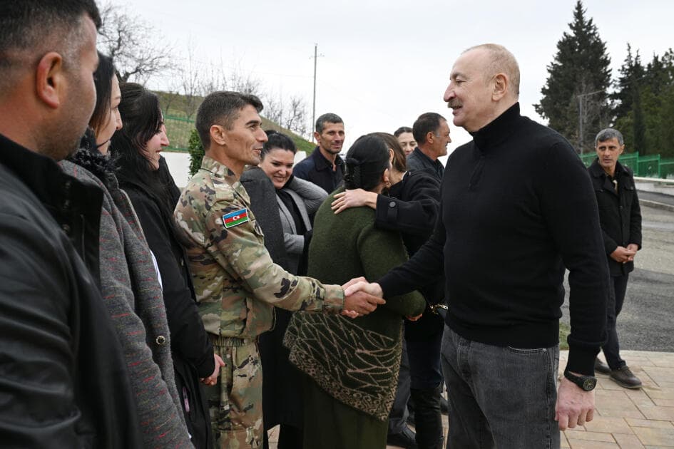 Prezident İlham Əliyev və Birinci xanım Mehriban Əliyeva Xanoba kəndində bərpa işləri ilə tanış olublar - Şəkil 33