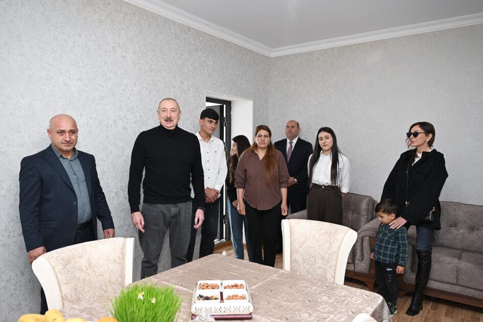 Prezident İlham Əliyev və Birinci xanım Mehriban Əliyeva Xanoba kəndində bərpa işləri ilə tanış olublar - Şəkil 42