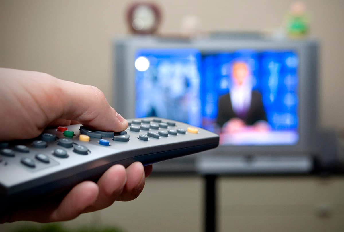 Fevralda televiziyalarda aparıcıların xarici sözlərə istifadəsi azalıb - Audiovizual Şura