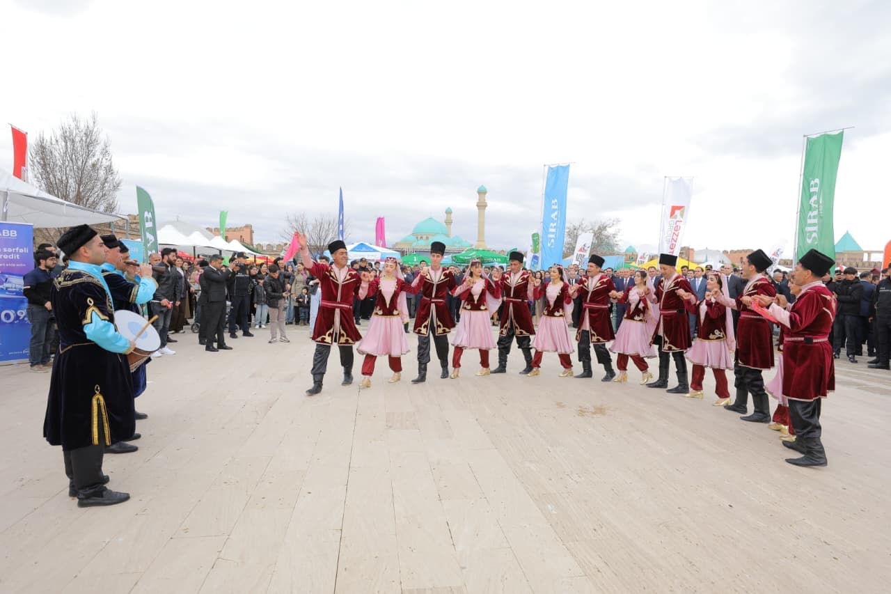 Naxçıvanda Novruz tədbiri: folklor, konsert və sərgilər bir arada - Şəkil 7