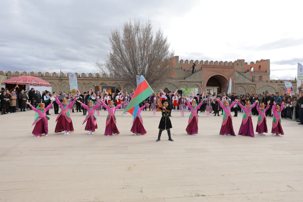 Naxçıvanda Novruz tədbiri: folklor, konsert və sərgilər bir arada - Şəkil 20