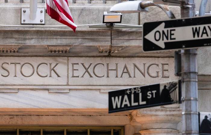 ABŞ fond bazarları düşüşdə: S&P 500 yarım ilin minimumuna enib