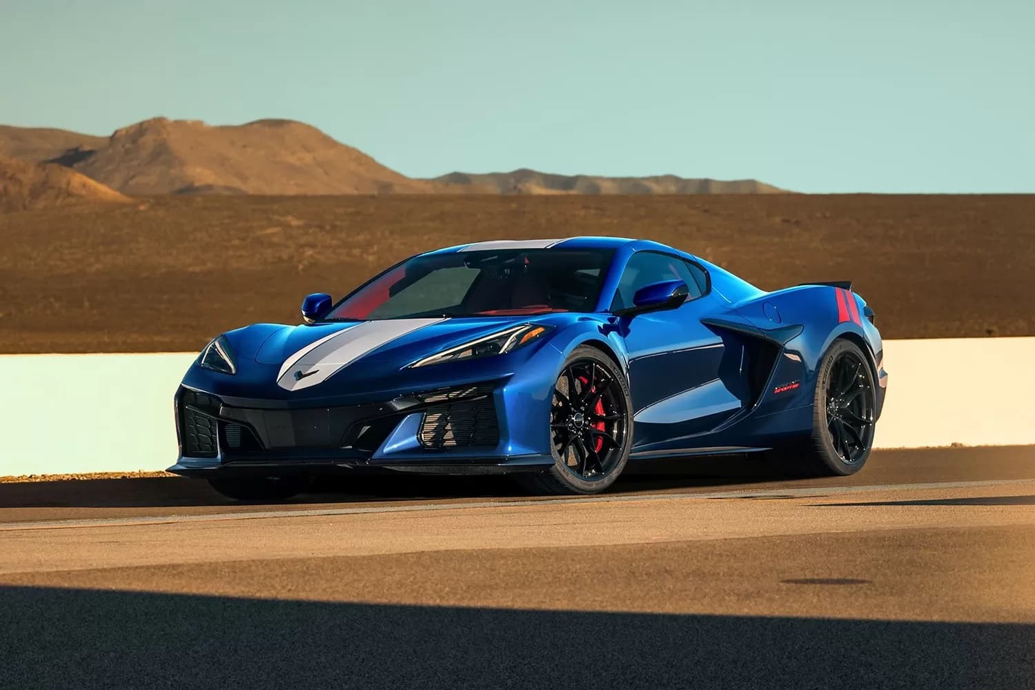Chevrolet Corvette Grand Sport yeni V8 mühərriki və tam ötürmə ilə təqdim edilib