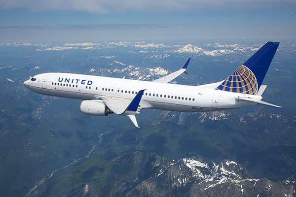 United Airlines bort bələdçilərinin maaşını 6 ildən sonra artıracaq