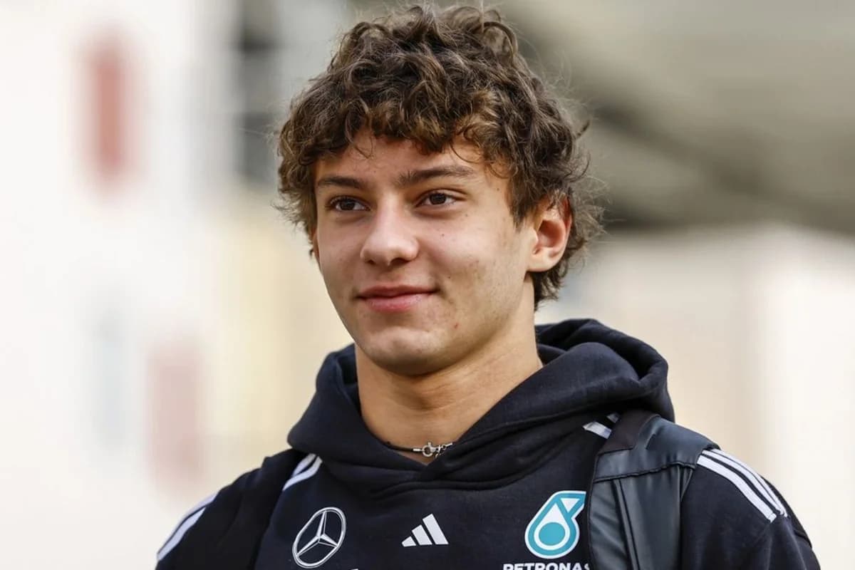 Antonelli "Formula 1" tarixində liderliyə yüksələn ən gənc pilot olub
