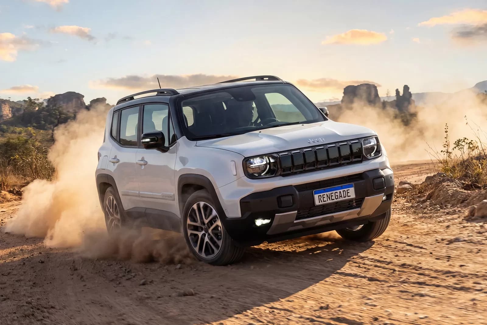 Yenilənmiş Jeep Renegade: fərqli interyer, modern texnika və ucuzlaşan qiymət