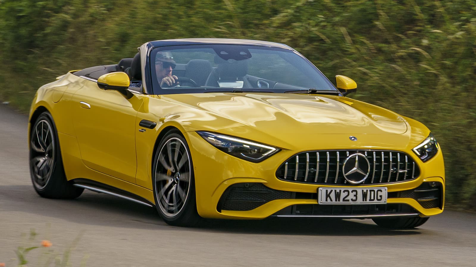 Mercedes SL-in yenilənmiş versiyasının ilk fotoşəkilləri ortaya çıxdı
