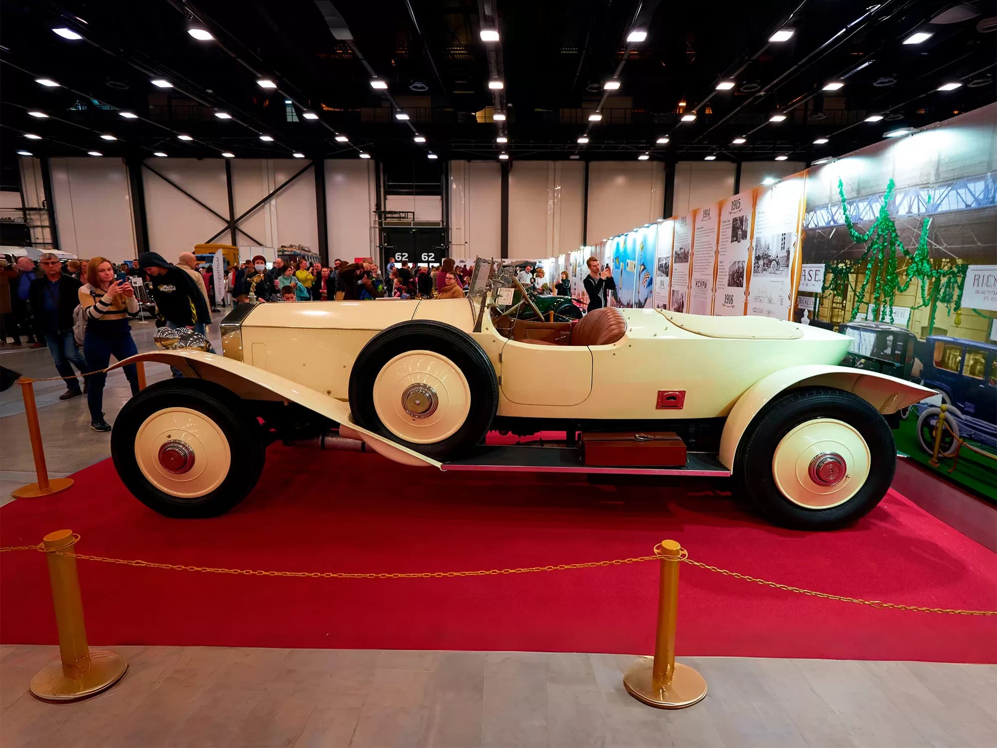 “Oldtimer-Qalereya” sərgisi 25 illiyini qeyd edir
