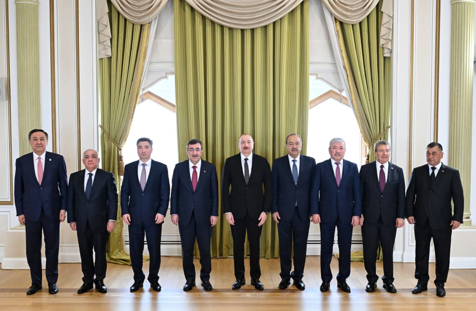 Prezident İlham Əliyev Türk Dövlətləri Təşkilatına üzv dövlətlərin hökumət başçılarının görüşünün iştirakçılarını qəbul edib - Şəkil 1