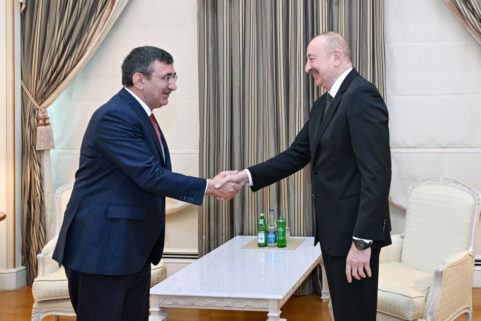 Prezident İlham Əliyev Türkiyənin Vitse-prezidentininin başçılıq etdiyi nümayəndə heyətini qəbul edib - Şəkil 4