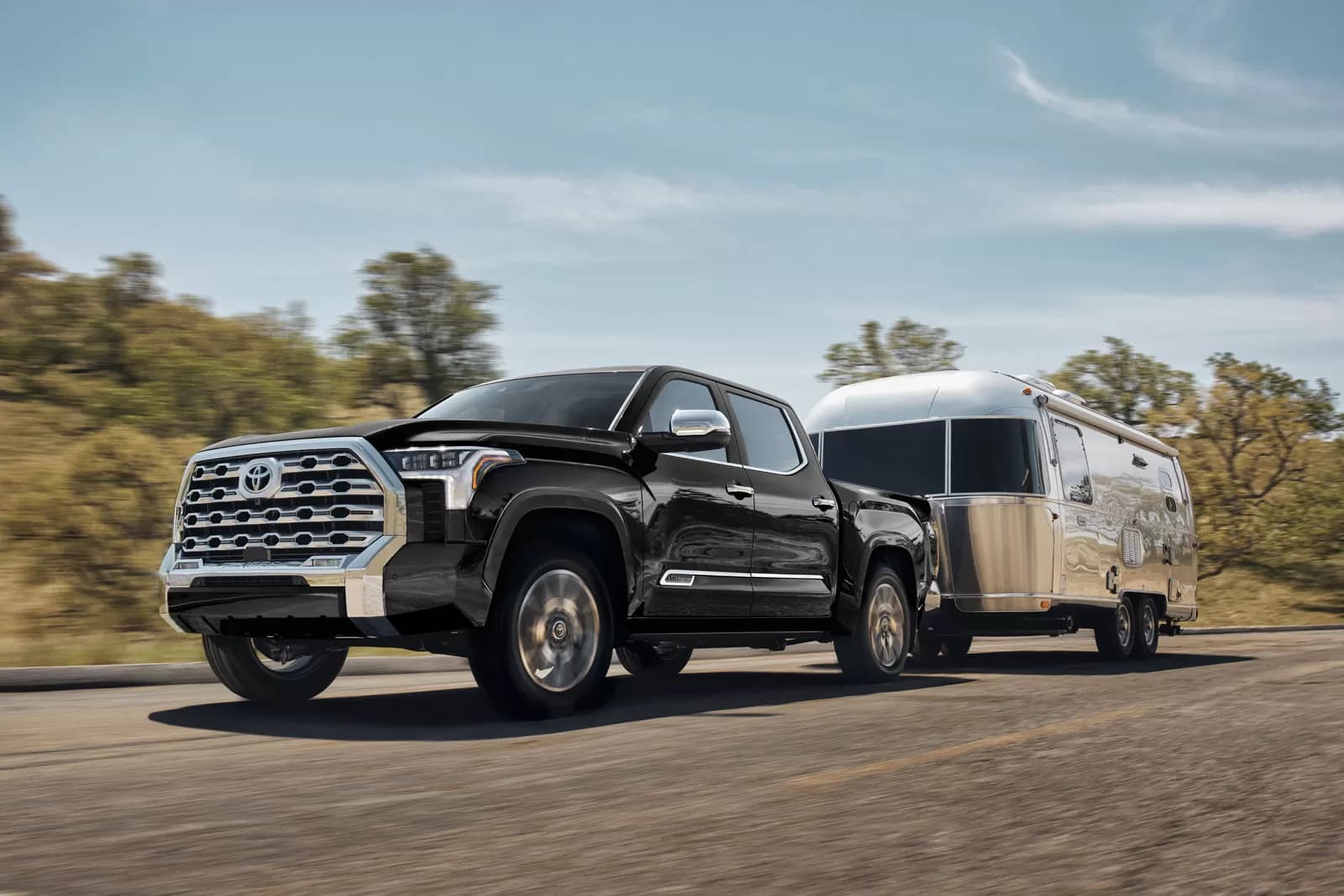 Yaponiya ABŞ istehsalı Toyota Tundra və Highlander modellərini satışa çıxardı