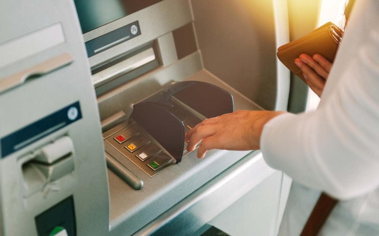 Azərbaycanda bankomat əməliyyatlarının dövriyyəsi artıb