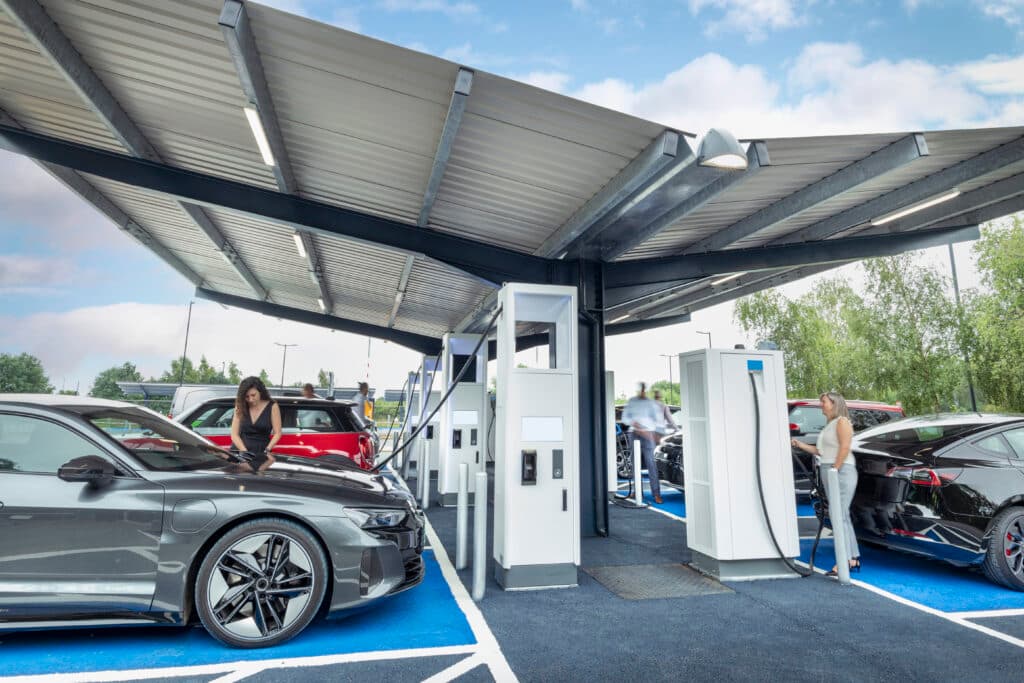 Azərbaycana gətirilən elektromobillərin sayı azalıb