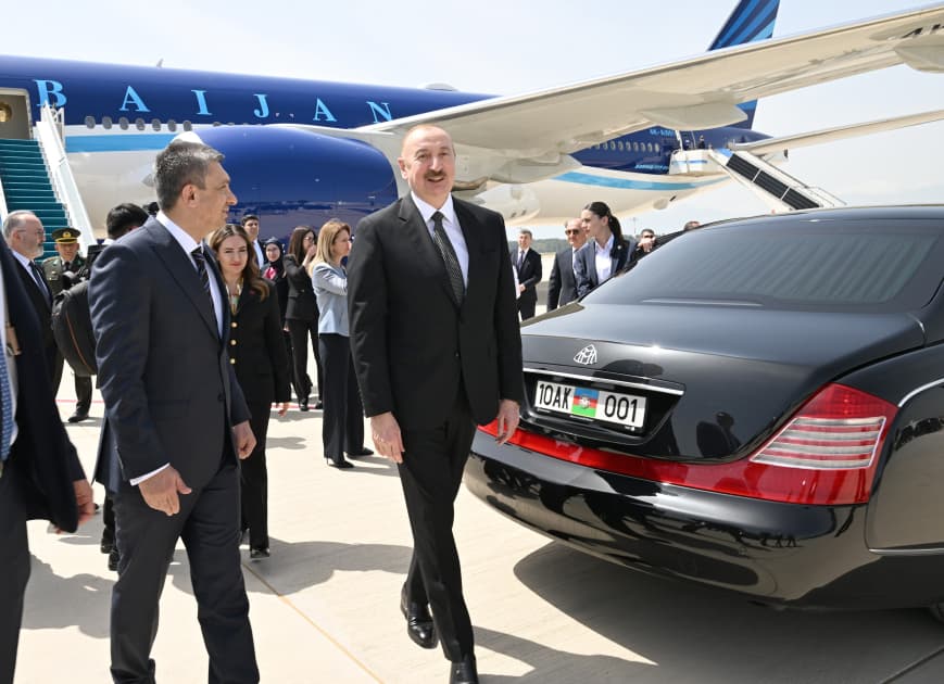 Prezident İlham Əliyev Antalya Diplomatiya Forumunda iştirak etmək üçün Türkiyəyə səfər edib - Şəkil 1