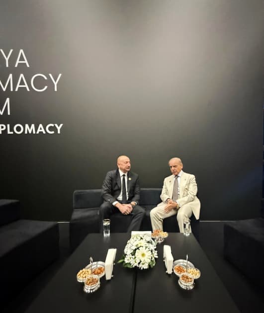 Prezident İlham Əliyev Antalya Diplomatiya Forumu çərçivəsində Pakistanın Baş naziri ilə görüşüb - Şəkil 1