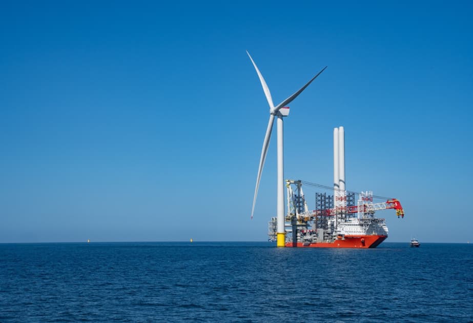 Böyük Britaniyada rekord ölçülü dəniz külək turbini quraşdırılıb