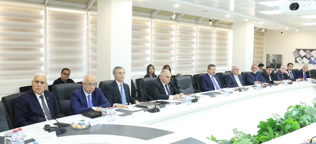 Azərbaycanın enerji siyasəti və perspektivləri yeni kitabda - Şəkil 4
